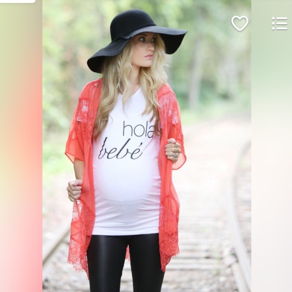 Maternity graphic v neck stretch tee